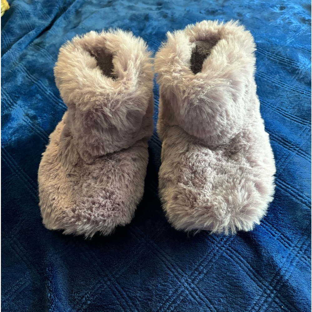 Size 7/8 purple fuzzy slippers